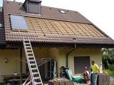 Montage Sonnenkollektoren: Das Dach ist vorbereitet, die Kollektoren können platziert werden 